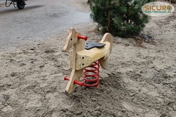 Robinia veerelement paard