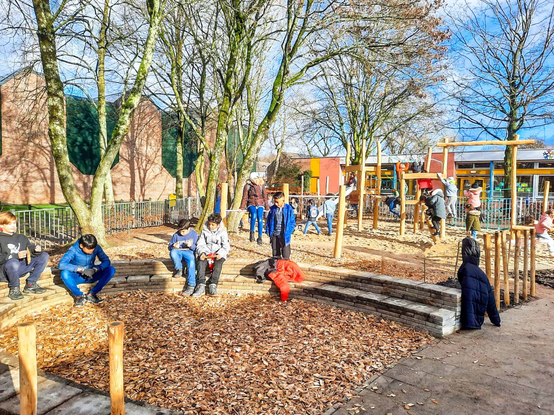 Groen schoolplein Auto speelpaneel babyhoek