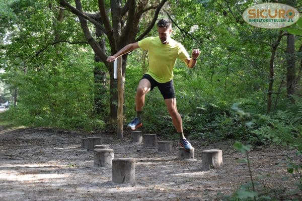 Hink-stap-sprong toestel