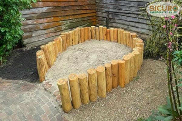 5072R Zandbak Robinia paaltjes 01