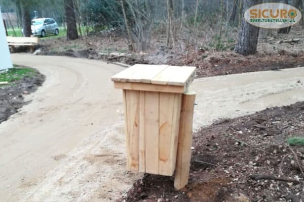 Afvalbak vierkant robinia