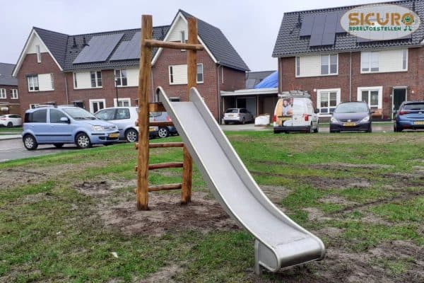 5047RMA Robinia Trap met glijbaan metaal 011