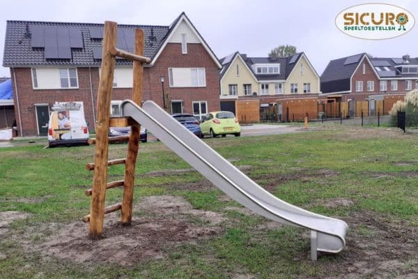 5047RMA Robinia Trap met glijbaan metaal 028