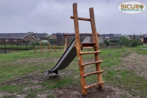 5047RMA Robinia Trap met glijbaan metaal 037
